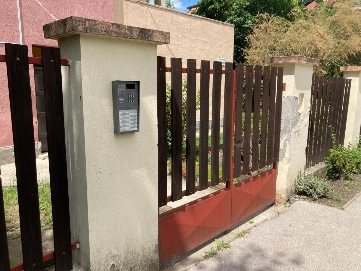 Roland Apartmant Zuglo Budapest Exterior photo